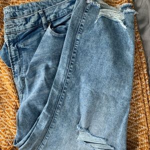 A.N.A HIGH RISE STRAIGHT BOYFRIEND JEANS. SIZE 24w